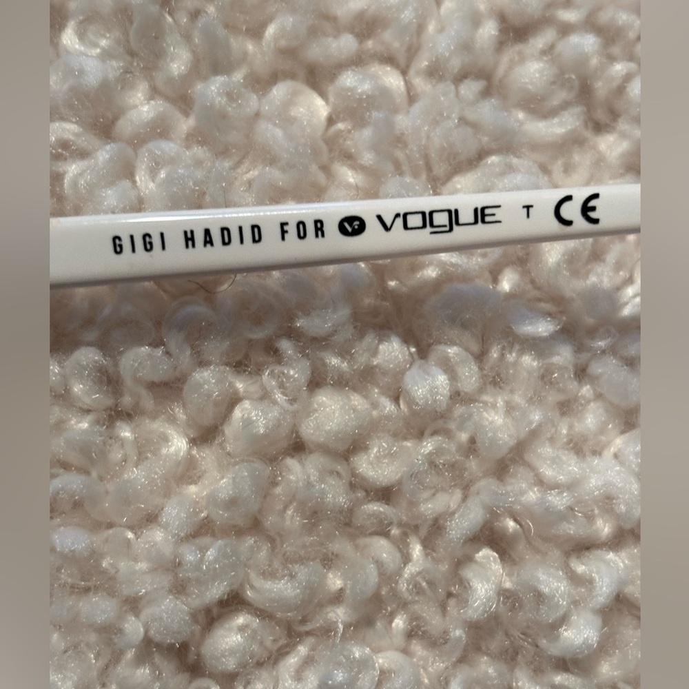 VOGUE Sunglasses - Picture 6 of 12